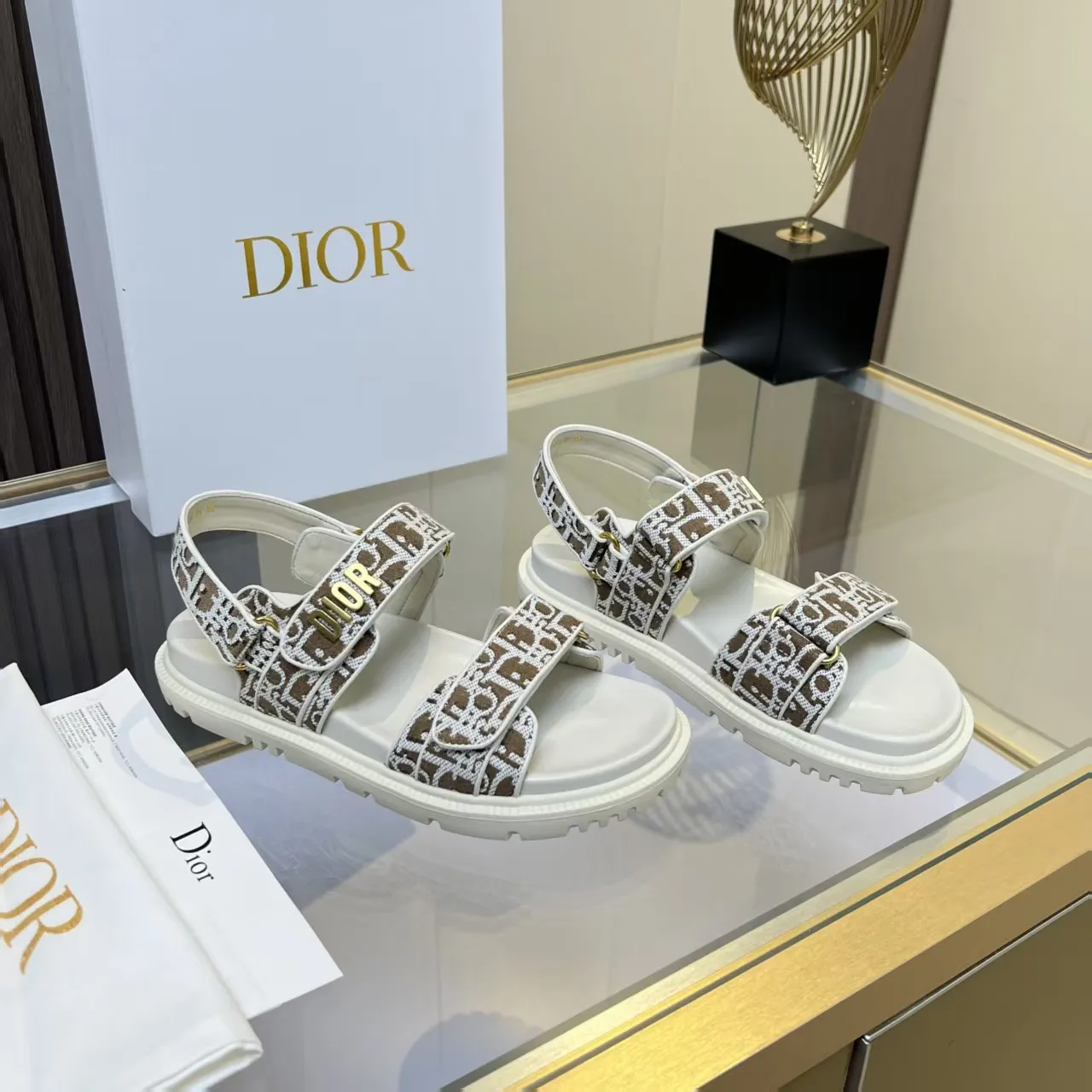 👟👟Ex-factory price 480👟👟 Dior classic popular sandals Step into the fashion territory of Dior slippers and encounter the ultimate fusion of elegance and comfort. The upper is engraved with the Christian Dior Paris logo using exquisite embroidery technology. The delicate stitching tells the brand's profound heritage and is fully recognizable.   Made of high-quality materials, it feels soft and fits your feet, as if it is a gentle care tailor-made for your feet. The sole is carefully designed and engraved with Christian Dior's lucky star symbol. It is not only a beautiful embellishment, but also provides reliable grip, making every step steady and secure.   It has a simple design and is easy to put on and take off. Whether it is a lazy weekend or a pleasant vacation, it can be easily adapted. Whether paired with casual shorts, casual jeans, or an elegant dress, Dior slippers can instantly enhance the overall style and show a casual fashion attitude.   Dior slippers, in the name of fashion, inject luxurious charm into your life and accompany you with every step you take with confidence and elegance. Material: Fine genuine cowhide upper, outsole, TPR, non-slip and wear-resistant, code number: 35-41 (42 customized)